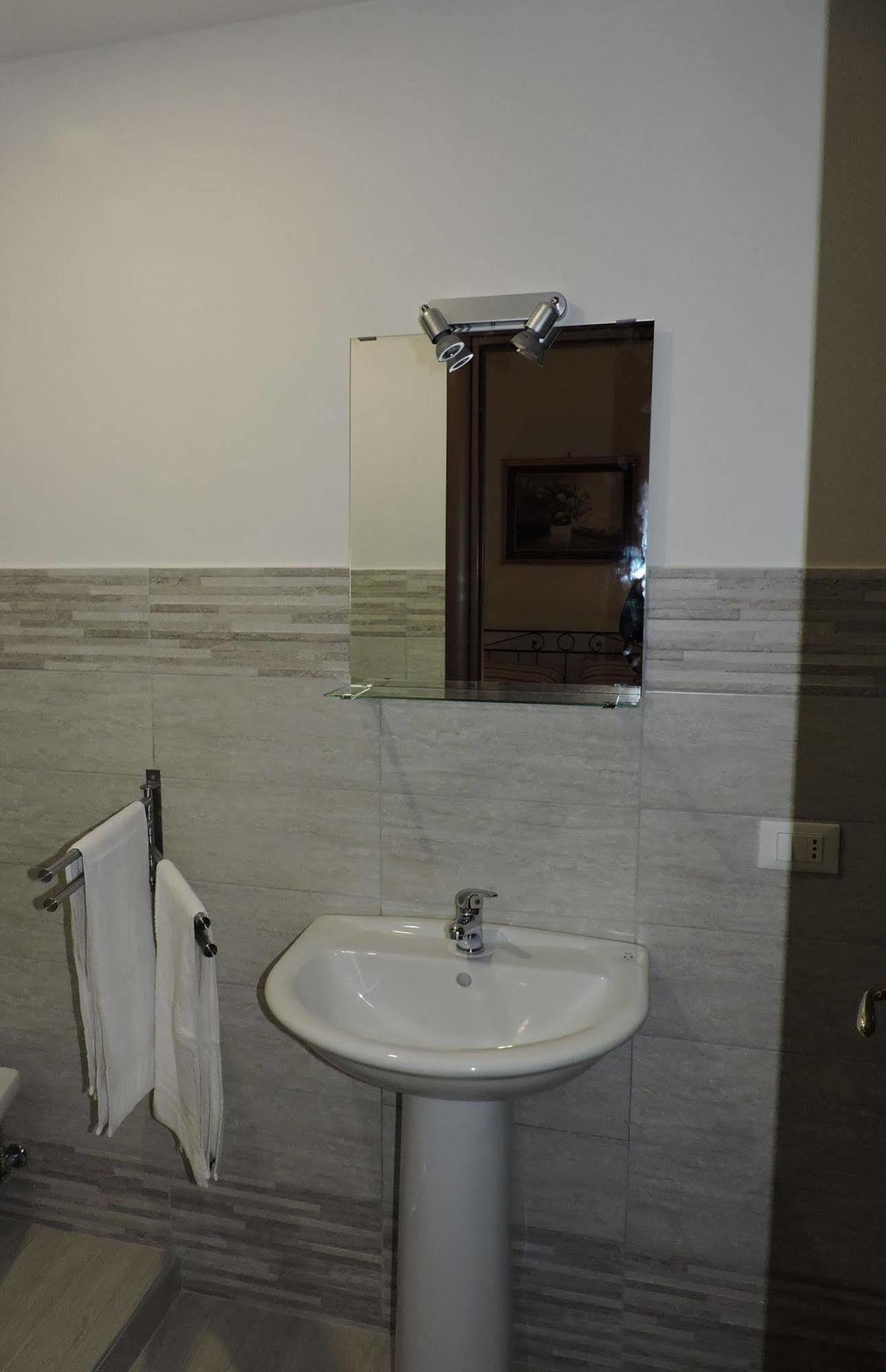 Living Rome Ottaviano B&B エクステリア 写真